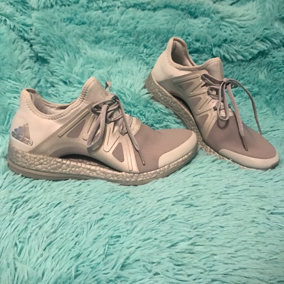 adidas Women's PureBoost Clear GreySilver Metallic - Picture 1 of 7